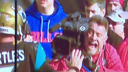 Blake Bortles terrifies camera man with sideline run