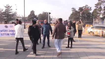 Engellileri Anlamak İçin Gözleri Kapalı Yürüdüler