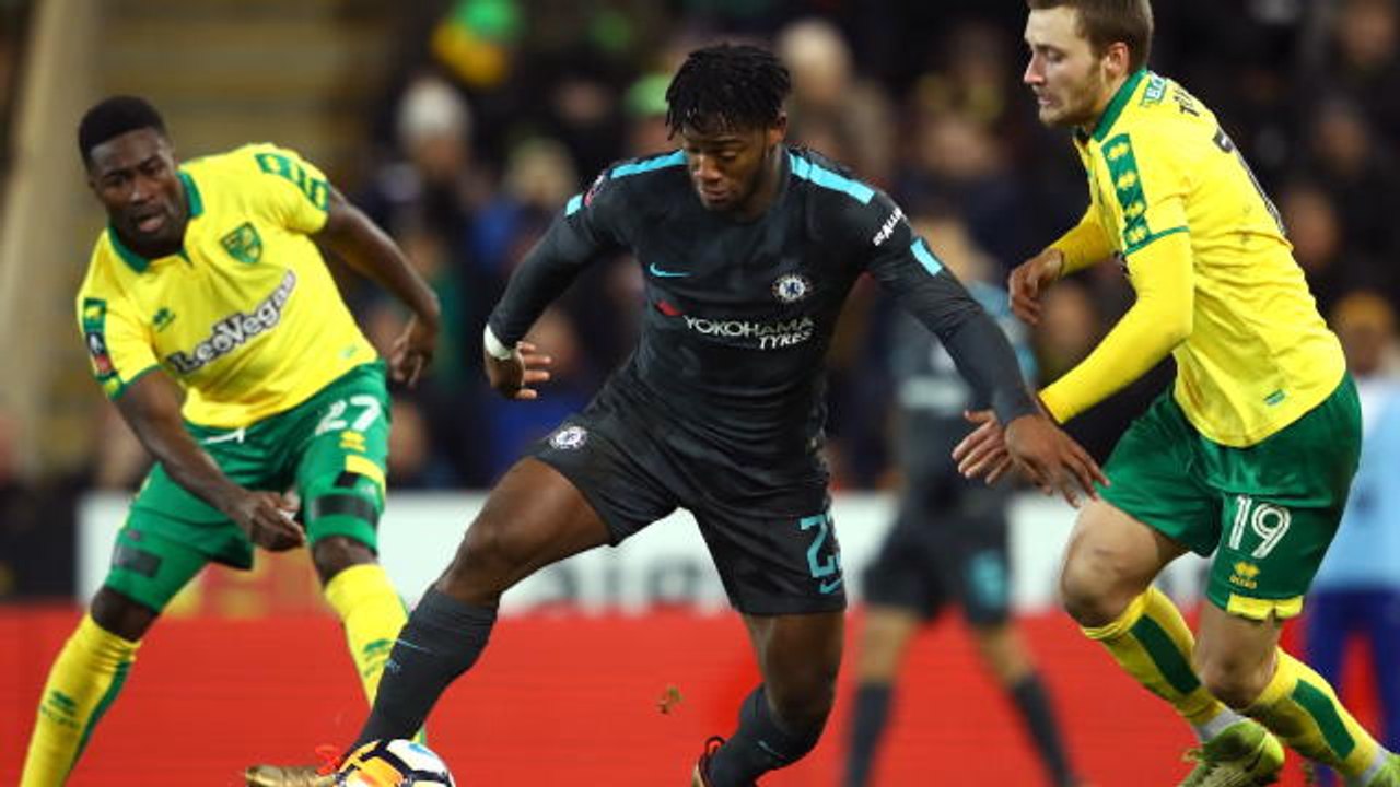 Batshuayi's path to Chelsea first XI 'not simple' - Conte