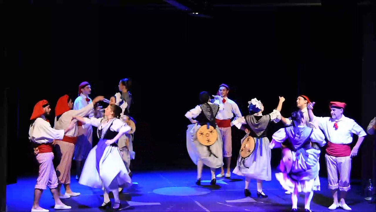 Extraits du spectacle "En Piste" par le groupe folklorique "Nice La Belle" - 5/5