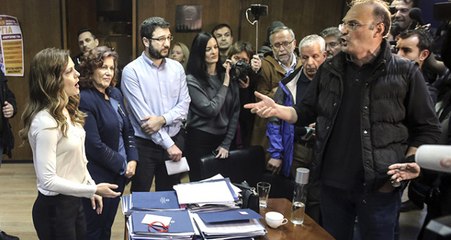 Yunanistan'da Protestocular Çalışma Bakanlığını İşgal Edip, Bakan'ın Odasını Bastı