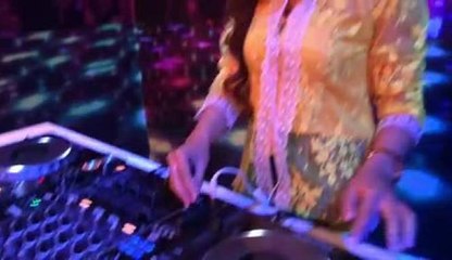 Belajar Nge-DJ Bareng Derina Derin