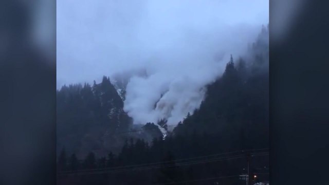 유럽 곳곳 눈사태 위험...스위스, 관광객 만여 명 고립 / YTN