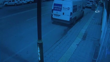 Sivas'ta Bıçaklı Kavga: 1 Ölü 1 Yaralı... Kaçan Şahıslar Kamerada