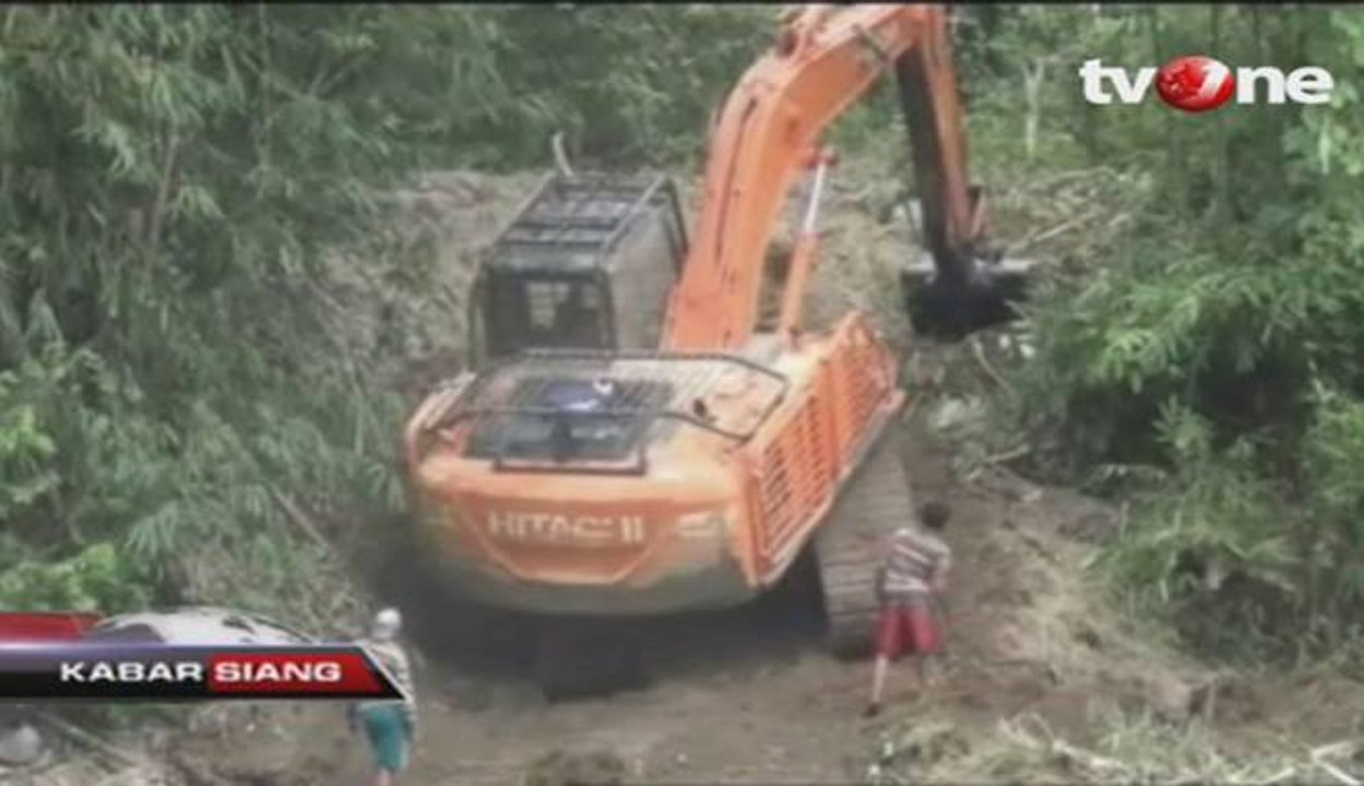 Evakuasi 11 Korban Longsor Tambang Emas Liar Dihentikan