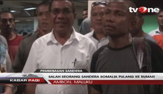 WNI Sandera Somalia Tiba di Ambon Disambut Keluarga