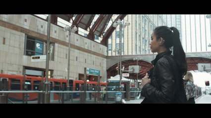 L'Xperia Open Ear Concept, les oreillettes qui laissent passer les sons ambiants