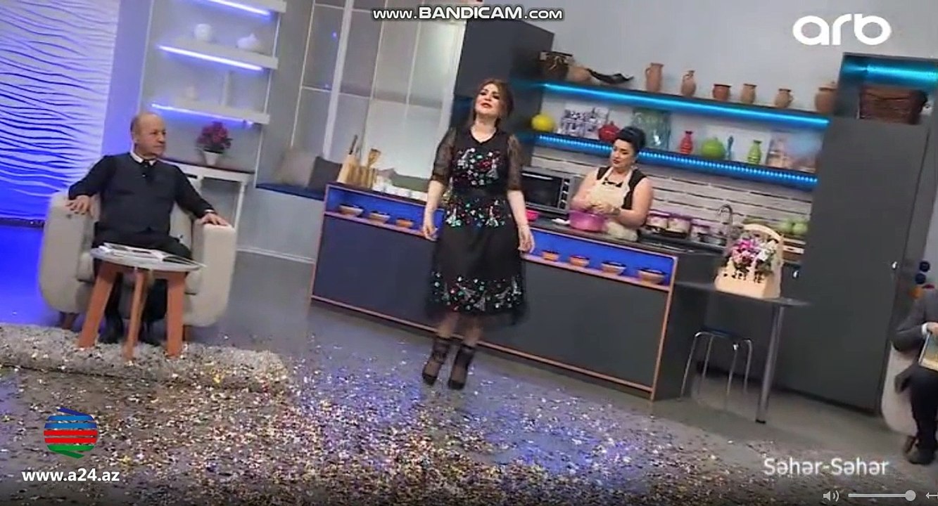 Əli Mirəliyevdən xanım müğənniyə "podxod": "Hara qaçırsan e? Mən səni öpməyə bilmərəm"