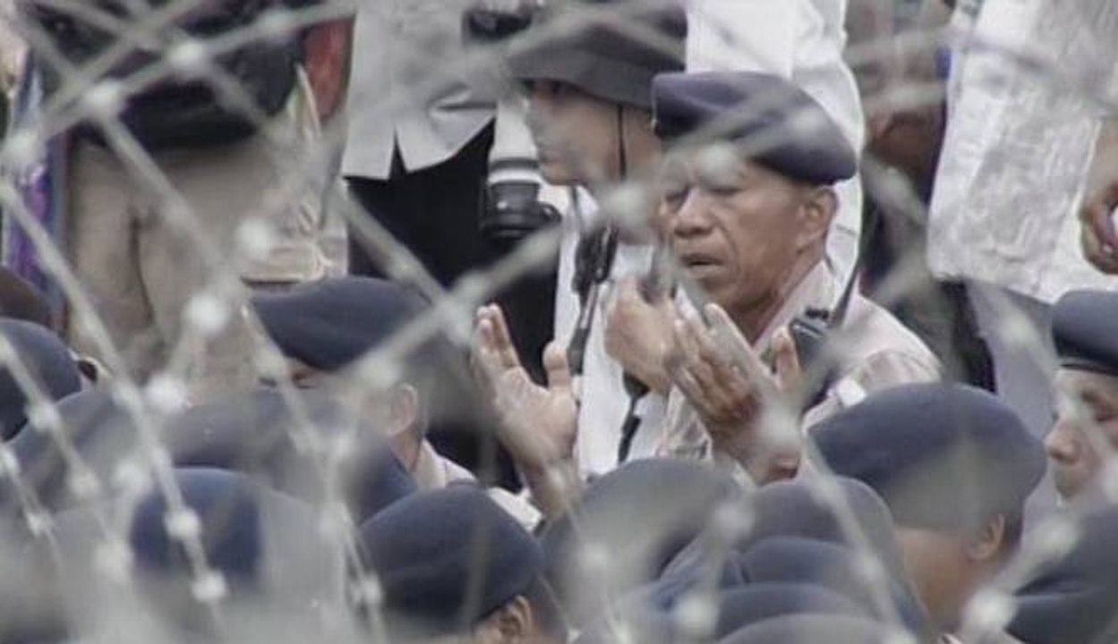 Pasukan Asmaul Husna Berdzikir Tenangkan Suasana