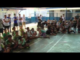 Dória e Samir distribuem ingressos em escola municipal