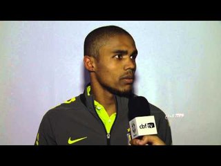 Douglas Costa celebra convocação e felicidade em estar ao lado de grandes jogadores
