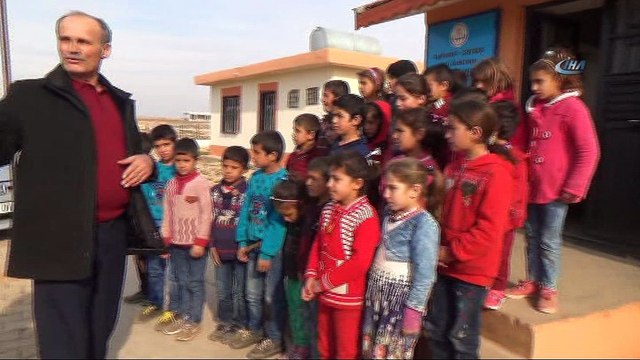 Şehit öğretmen Necmettin Yılmaz'ın babası oğlunun görev yaptığı okulda ders verdi