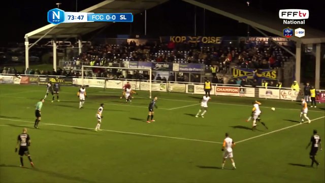 Penalty pour Chambly!!! SOLET bouscule DOUCOURE dans la surface et l'arbitre indique le point de penalty.