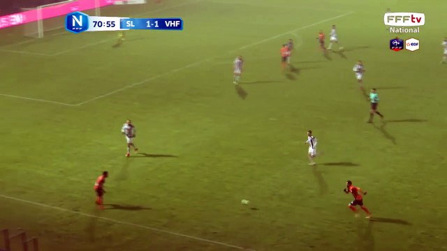 La frappe de SCARAMOZZINO est captée par le gardien.