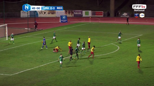 Coup franc lyonnais sorti par la défense rédoise