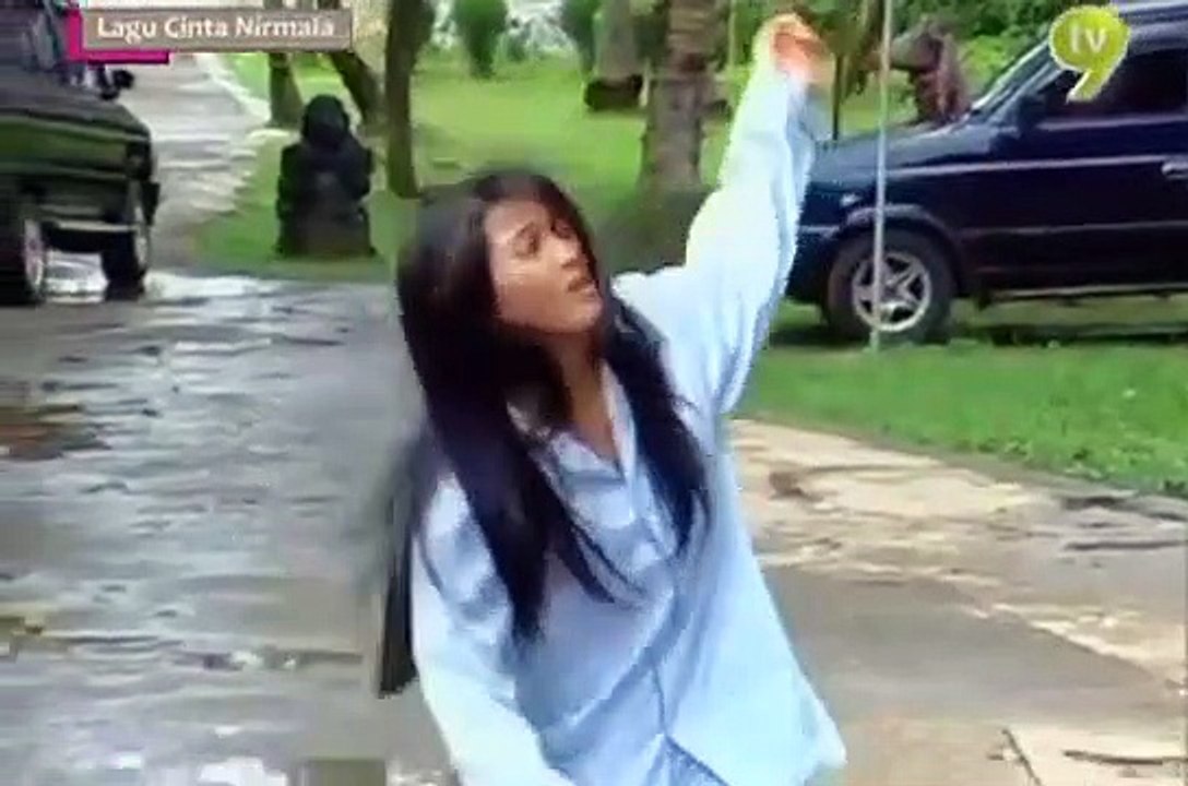 Alissa Soebandono arm carry 2
