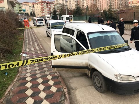 Tartıştığı Kız Arkadaşının Gözü Önünde Kafasına Sıktı