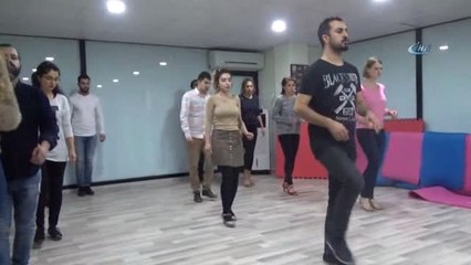 Bir Saatlik Ders İçin 140 Kilometre Kat Ediyor