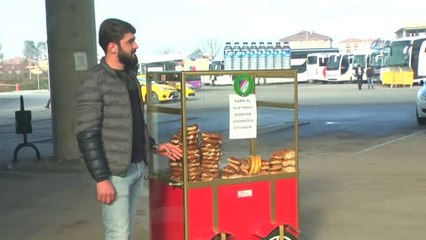 Bu Tezgahta Parası Olmayıp Aç Olana Simit Bedava