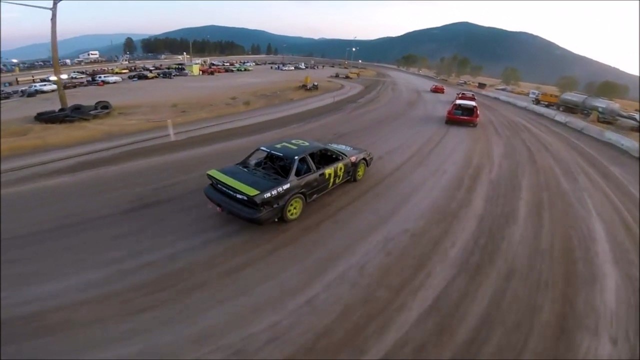 Voici une nouvelle façon de filmer les courses automobiles, avec un drone