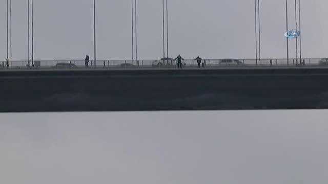 15 Temmuz Şehitler Köprüsündeki Şahıs Yakınları Tarafından İkna Edildi