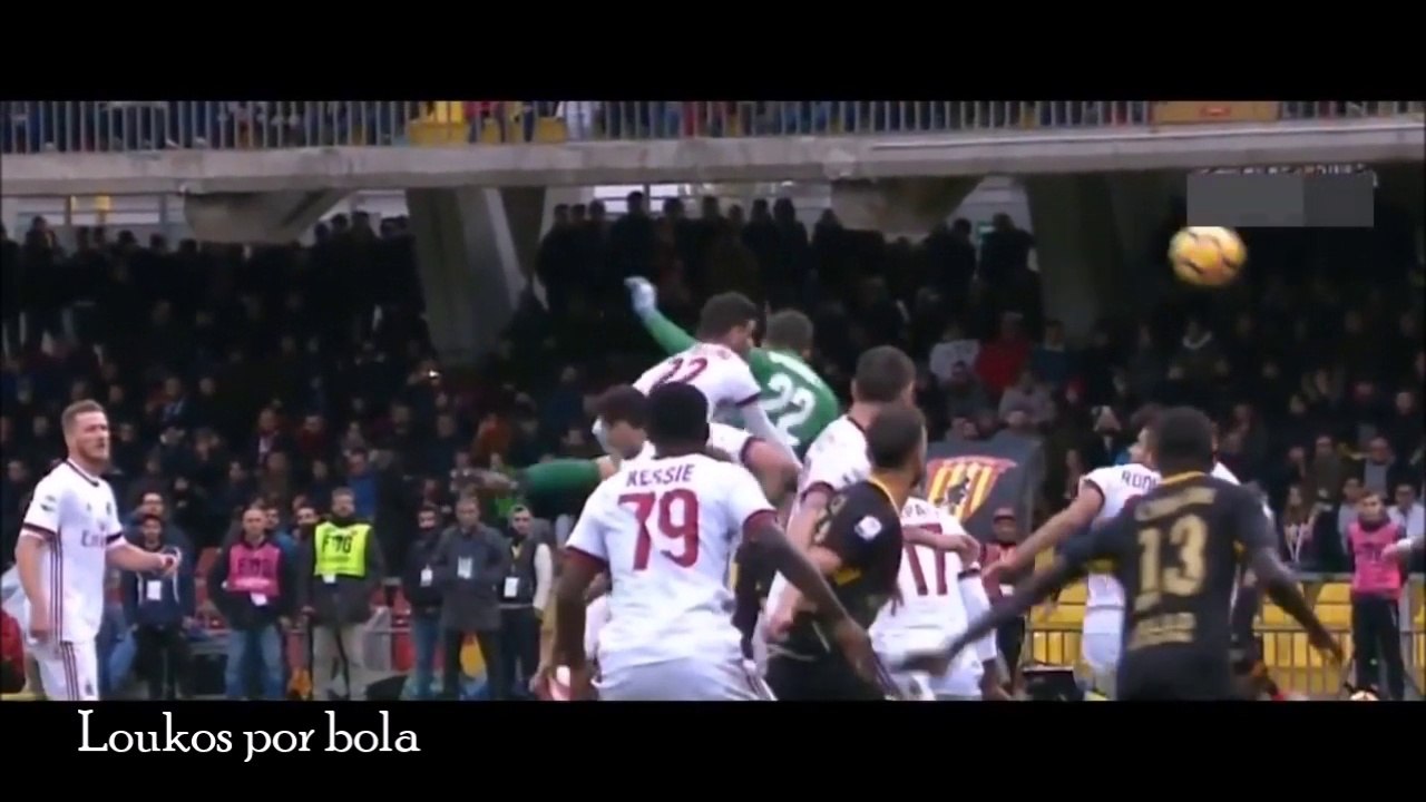 Benevento goalkeeper (Brignoli) vs AC Milan in the last minute