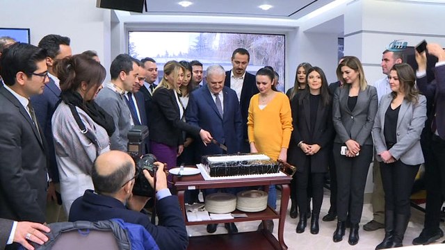 Başbakan Yıldırım, '10 Ocak Çalışan Gazeteciler Günü' dolayısıyla Başbakanlık muhabirleriyle bir araya geldi