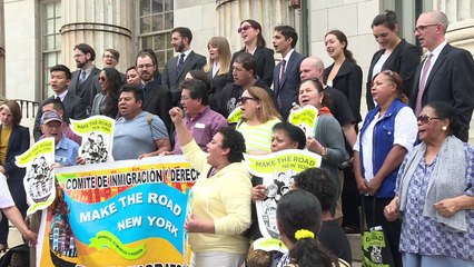 Juez bloquea derogación del plan DACA para inmigrantes