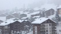 آلاف السائحين يغادرون محطة للتزلج كانوا عالقين فيها في سويسرا