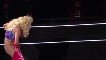 Elle perd sa robe en direct !