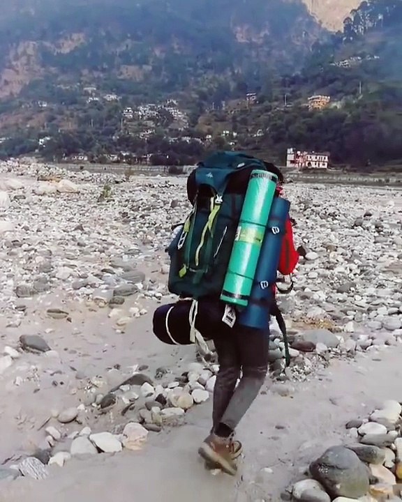Amalapaul Flying Kiss _ New Year Wishes - Uttarkashi Tour (2018)