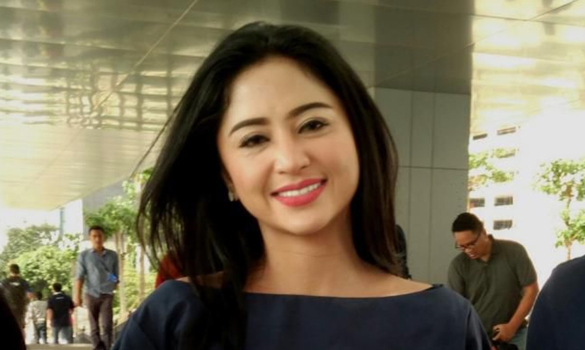 Kasus Terobos Jalur Busway, Dewi Perssik Jalani Pemeriksaan