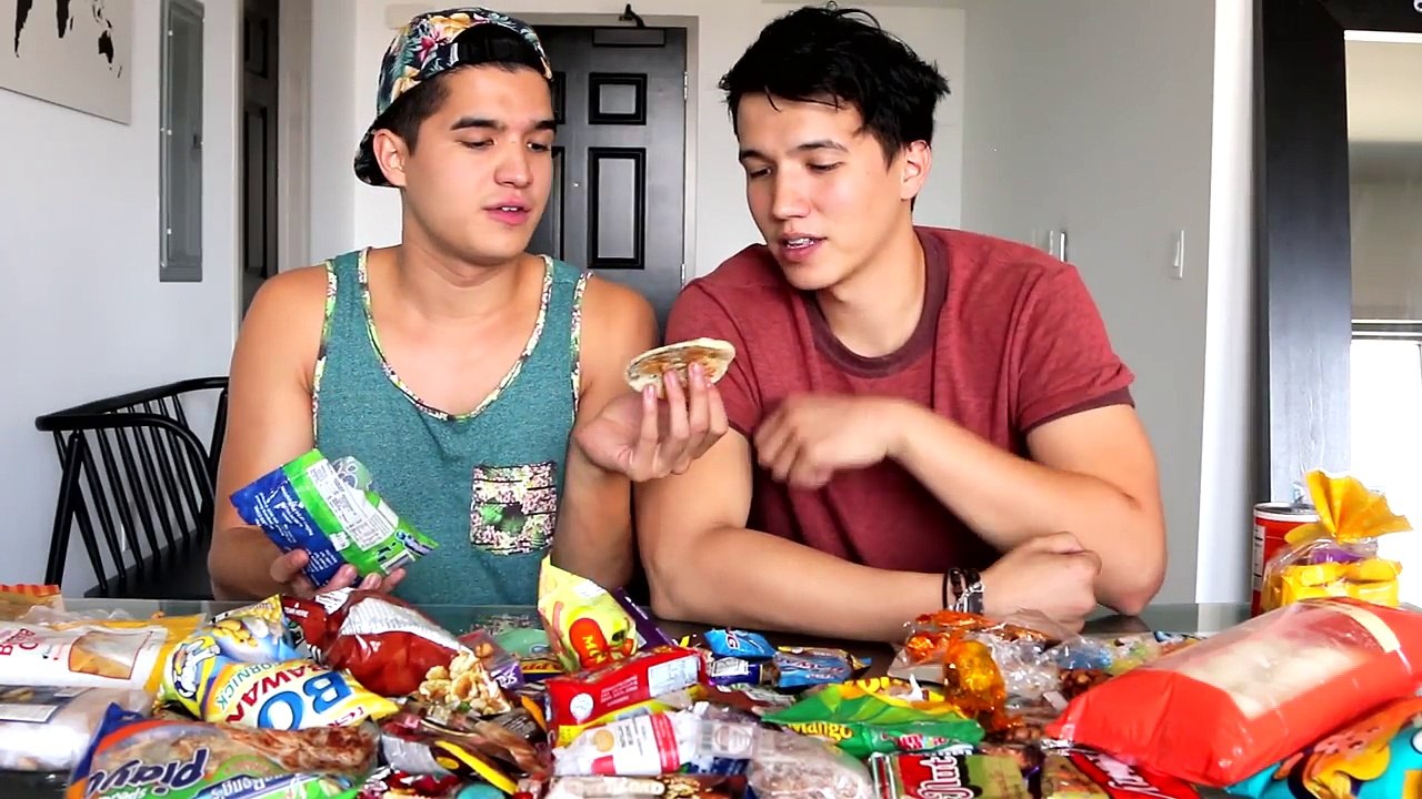 EATING FILIPINO SNACKS!! ft ALEX WASSABI