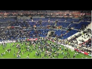 Lyon vs Besiktas Home fans forced to flee onto pitch to escape flares (Europa League)