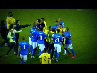 Bacca nekiment Neymarnak mindkettőjük piros lapot kapott (Copa America) 2015