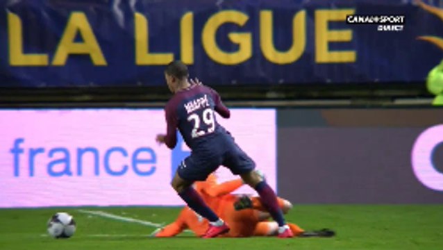 Regis Gurtner Gets Direct Red Card For Horror Tackle vs PSG!