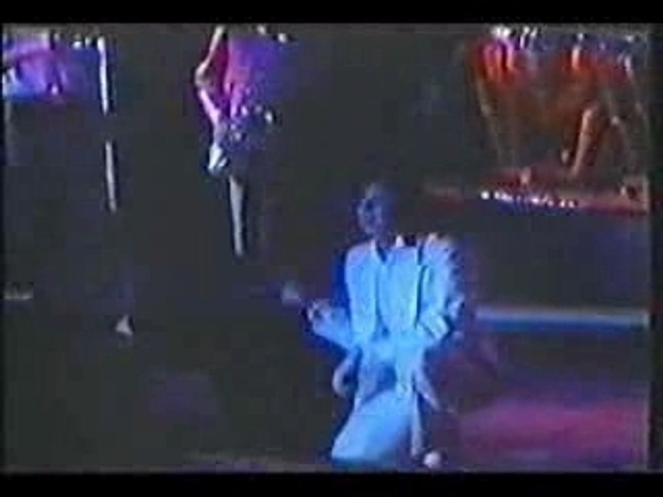 VIVIR ASI ES MORIR DE AMOR