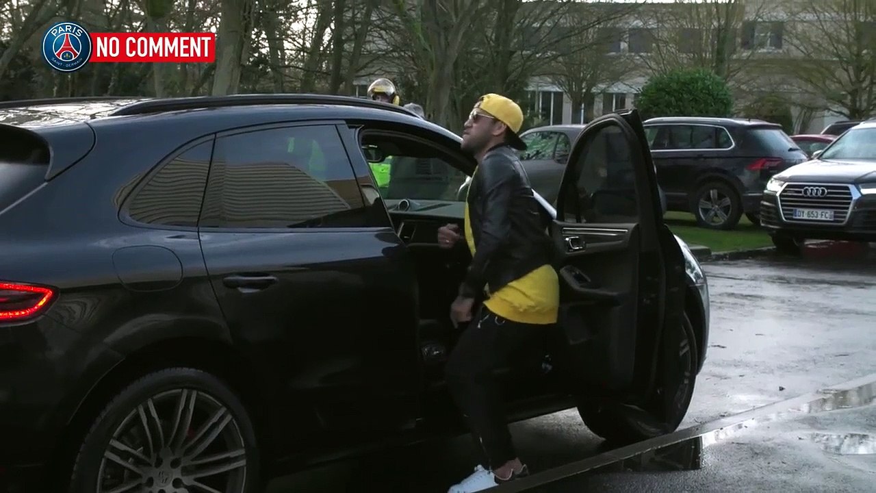 Dani Alves en tant que danseuse est un grand footballeur Tout l'humour du crack brésilien au PSG.