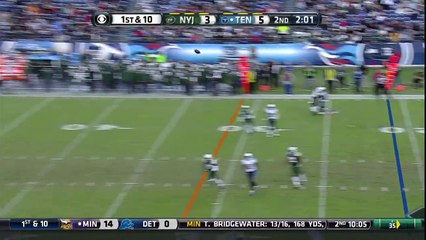 2014 - Tennessee Titans quarterback Jake Locker leaves game with injury