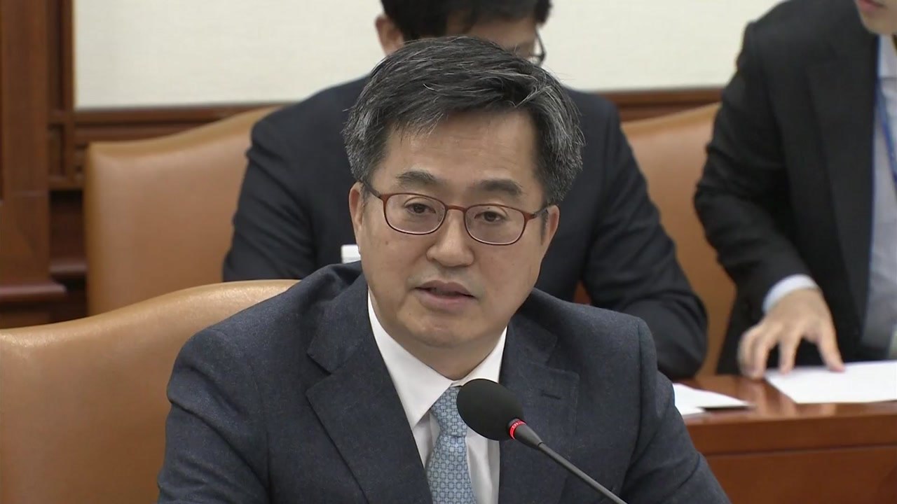 김동연 "12월 서비스업 고용 부진, 최저임금 탓 아냐" / YTN