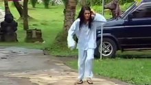 Alissa Soebandono arm carry 2