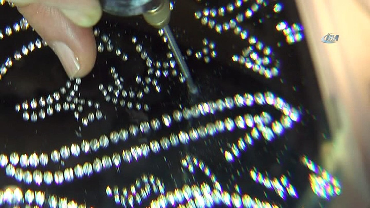 14 bin değerli taşla 6 buçuk ayda yaptı, müzeler almak için sıraya girdi