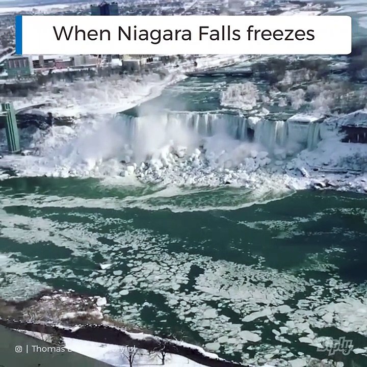 Les chutes du Niagara prises dans les glaces... Magnifique