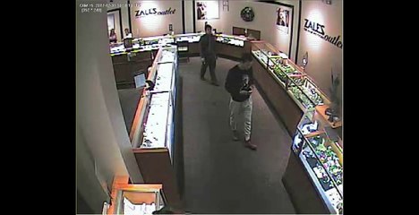 Ils simulent une fusillade avec des feux d’artifice pour voler une montre Rolex