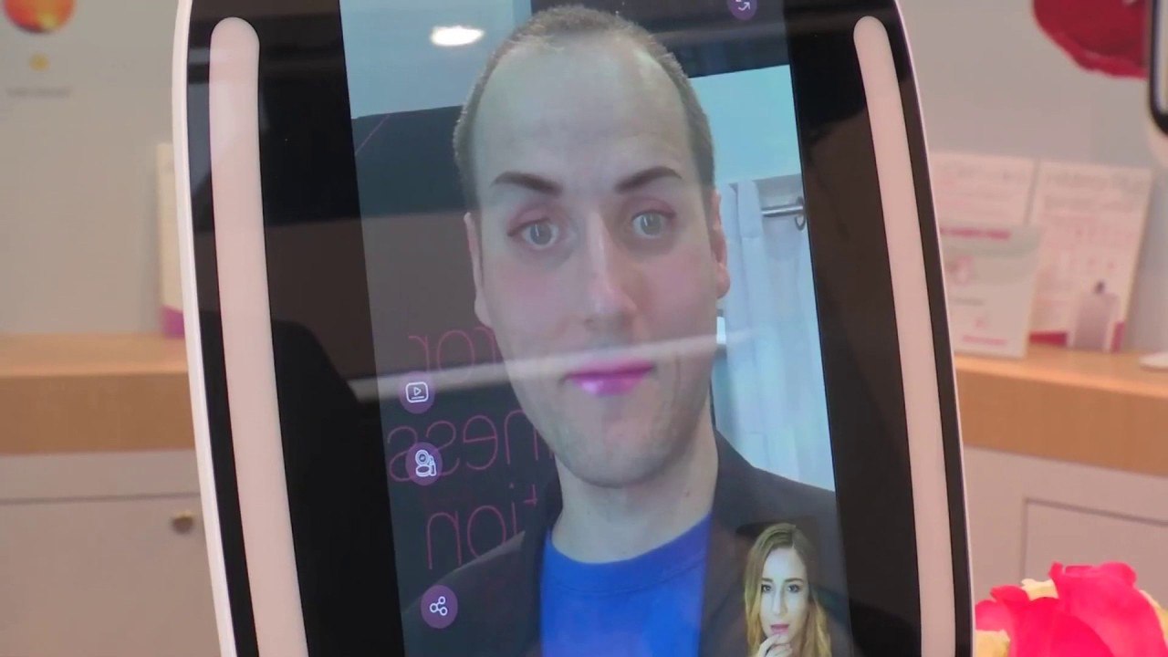 Au CES de Las Vegas, on a trouvé un miroir pour tester virtuellement son prochain rouge à lèvres