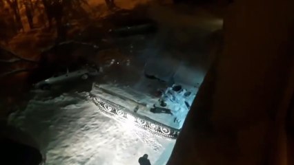 ¡Roba tanque ruso y lo estrella para robar bebida!