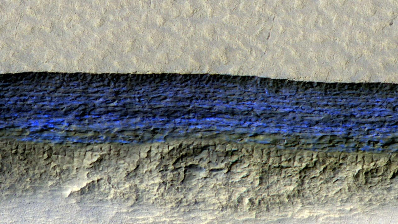 La NASA descubre hielo de AGUA limpia en Marte justo bajo la superficie
