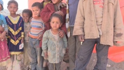Niños y familias en el campo de refugiados de Amran, en Yemen