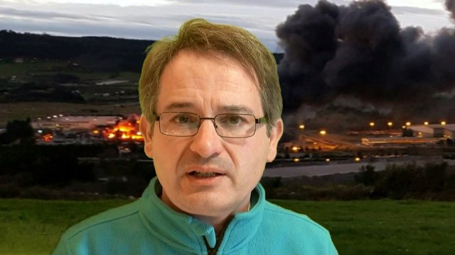 Acusan al Principado y al Ayuntamiento de Gijón de no avisar de los riesgos del incendio industrial