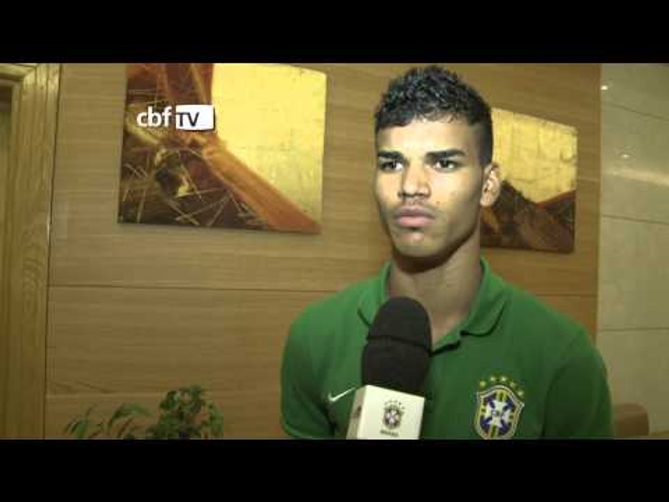 Líder dentro de campo, Danilo pede pés nos chão para nova fase